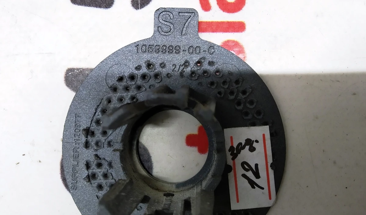 8 Кронштейн кріплення парктроніка S7 Tesla S REST 1059999-00-C