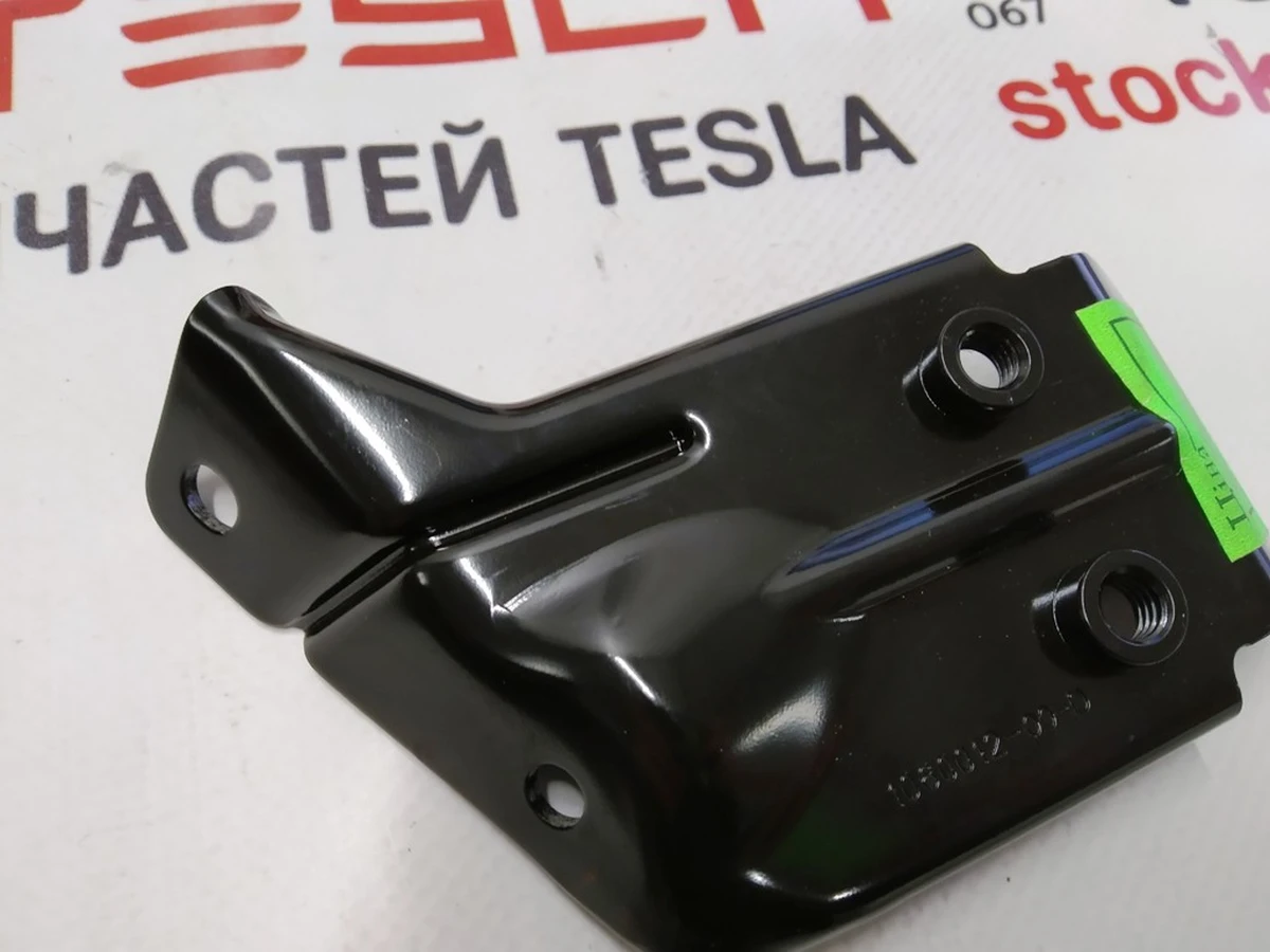 20 Arm of fastening of a loop (latch) of luggage left Tesla model X 1060012-00-D