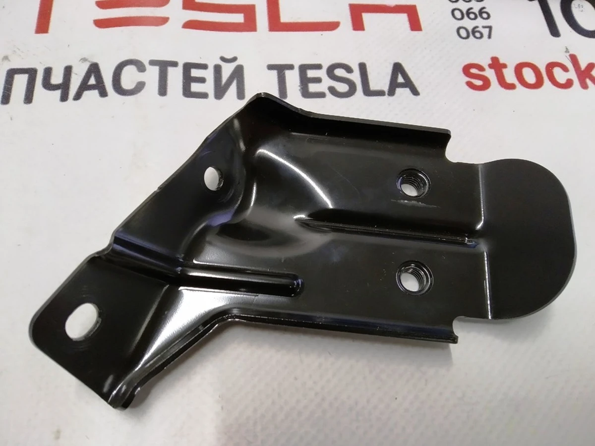 20 Arm of fastening of a loop (latch) of luggage left Tesla model X 1060012-00-D