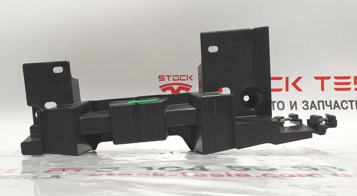 11 Кронштейн панель статі 2-го ряду сидінь права (6 місць) Tesla Model X 1060170-00-D