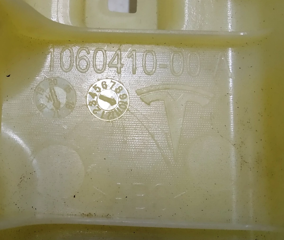 3 Кронштейн облицовки верхний двери задней левой Tesla Model X 1055049