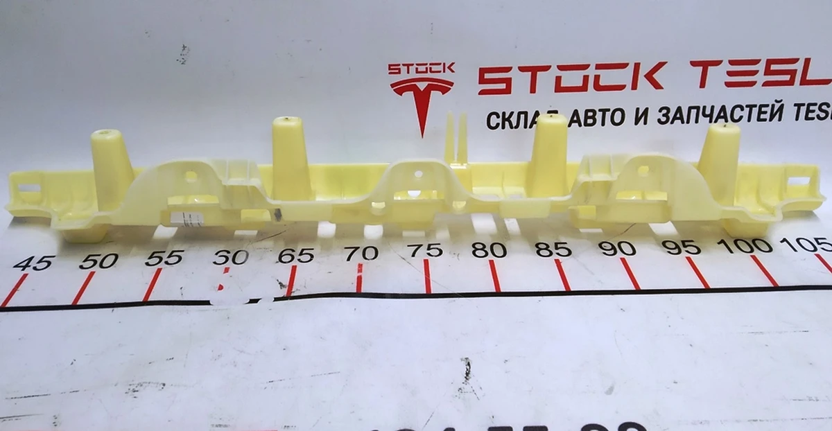 3 Кронштейн облицовки верхний двери задней левой Tesla Model X 1055049