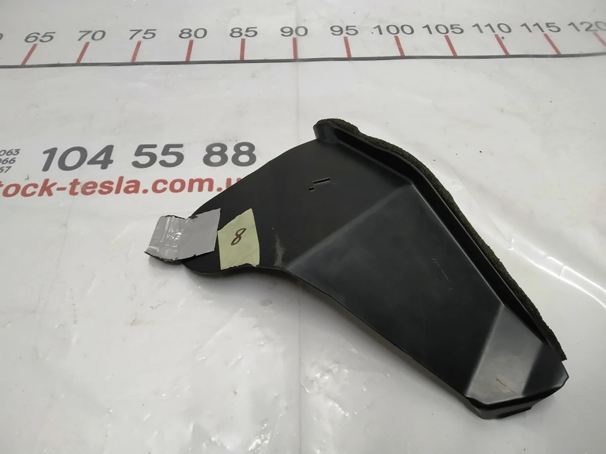 7 Trunk lid water collector partition left Tesla model X 1060446-00-A