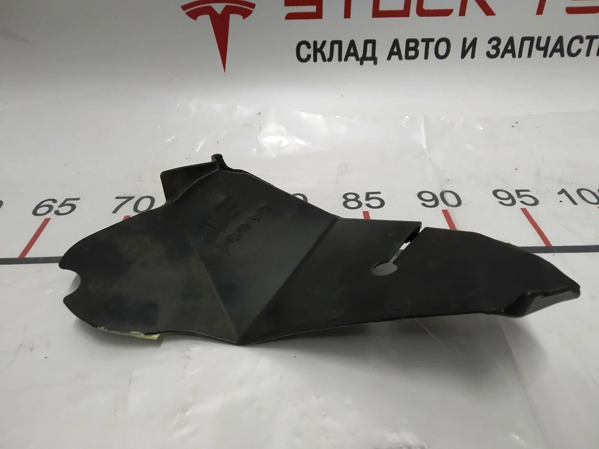 7 Перегородка водозбірника кришки багажника Tesla model X 1060446-00-A