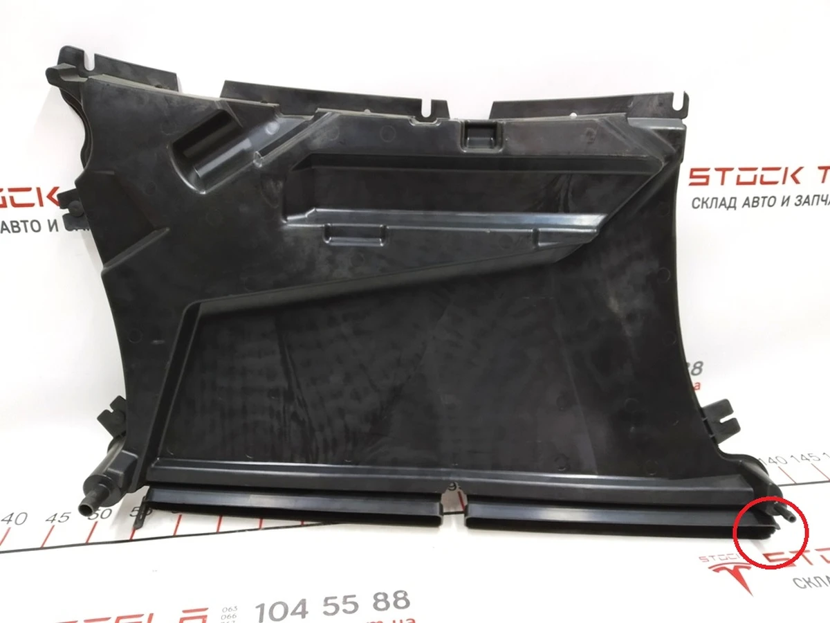 14 Диффузор воздухозаборника под фильтр с повреждением Tesla model S REST 1060466-00-С