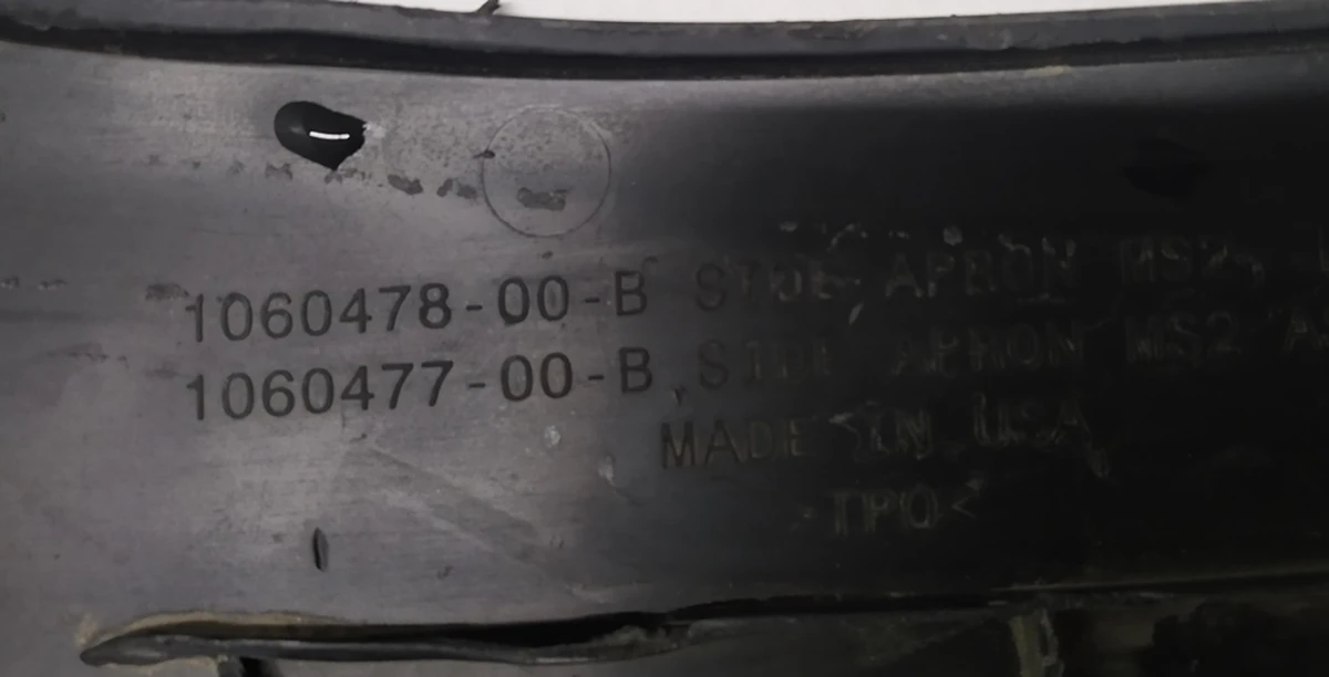 4 Подкапотный пластик бокса левый с повреждением Tesla model S REST 1060477-00-B