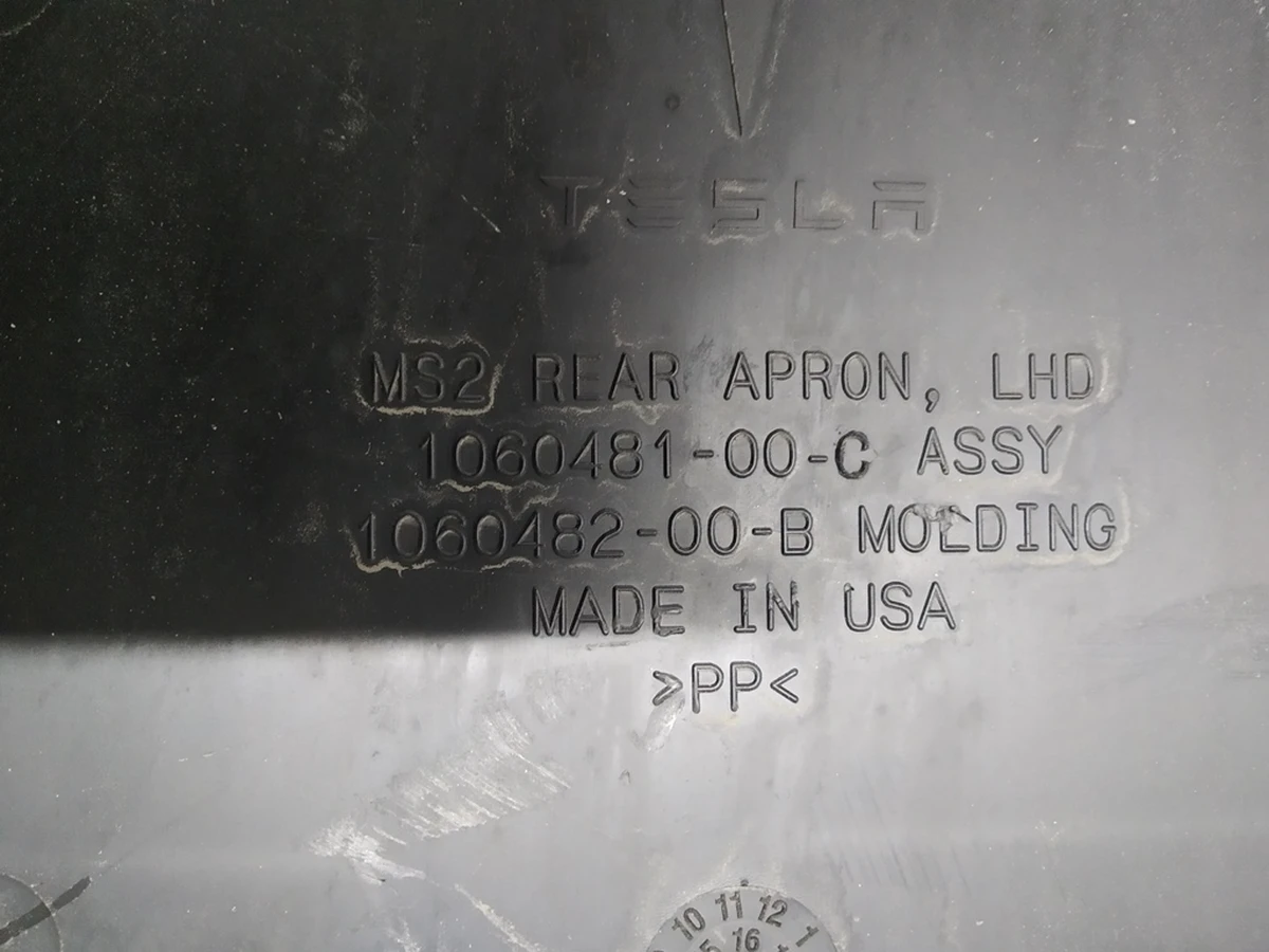 10 Подкапотный пластик бокса задний AWD с повреждением Tesla model S REST 1060481-00-С