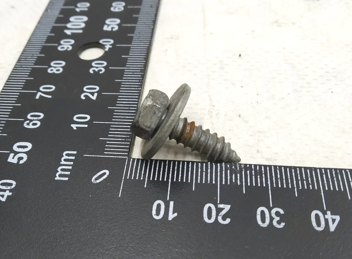 29 Шуруп із шайбою M6x12,STL[8.8],PC,ZNFL Tesla model X 1060685-00-A