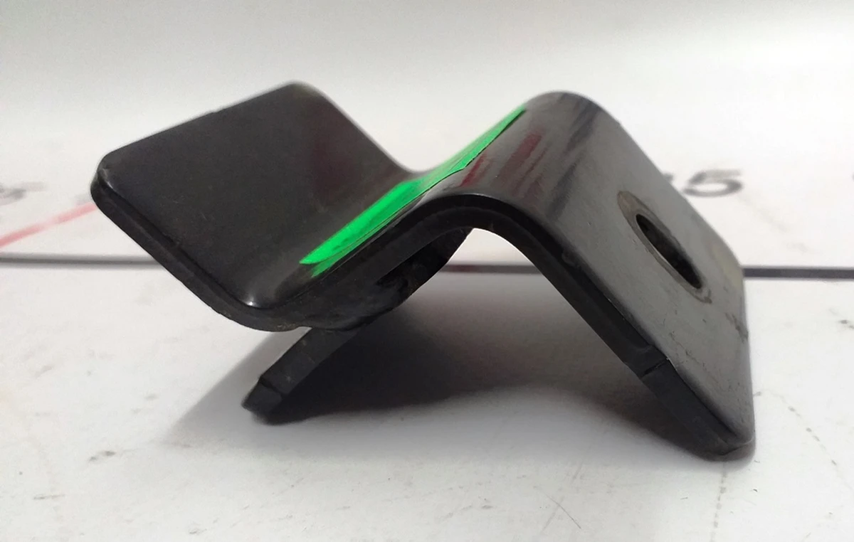 4 Кронштейн крепления аккумулятора 12V Tesla Model X 1060776-00-B