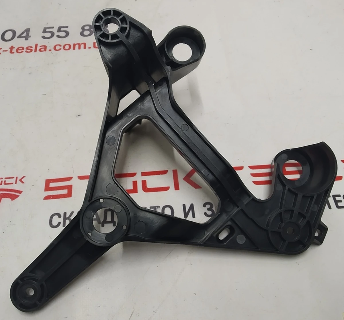 10 Кронштейн компрессора (пластик) нижний NEW Tesla model S REST 1060855-00-A