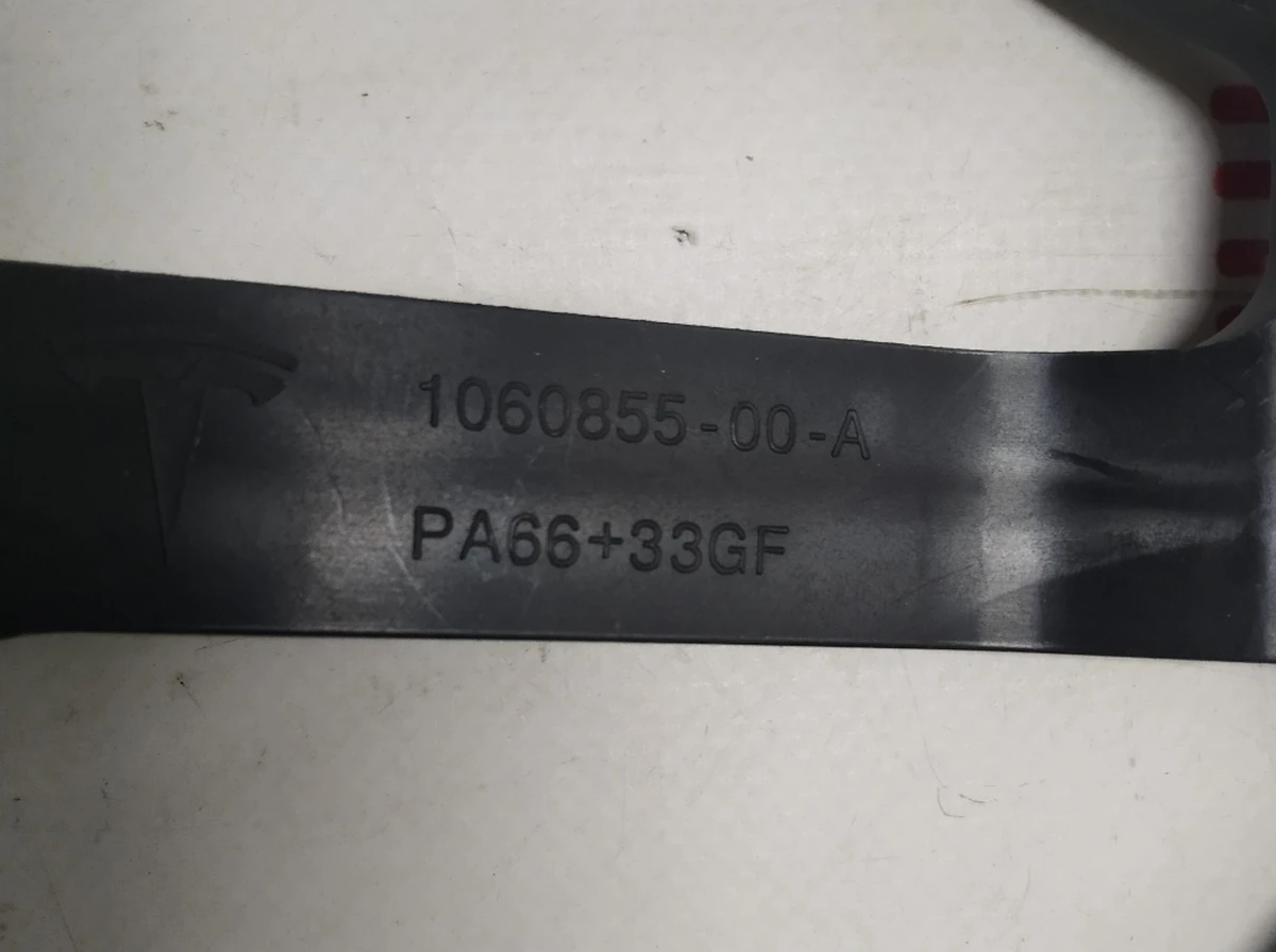 10 Кронштейн компресора (пластик) нижній NEW Tesla S REST 1060855-00-A