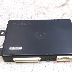 3 Блок управління пневмо підвіскою REV02 Tesla model S REST 1060989-00-C