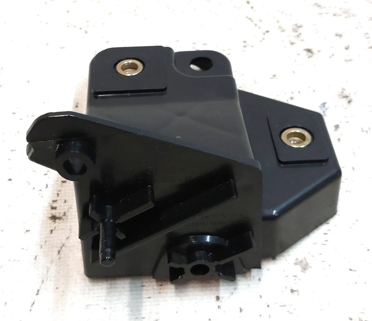 8 Кріплення переднього бампера ліве внутрішнє Tesla model S REST 1061331-00-B