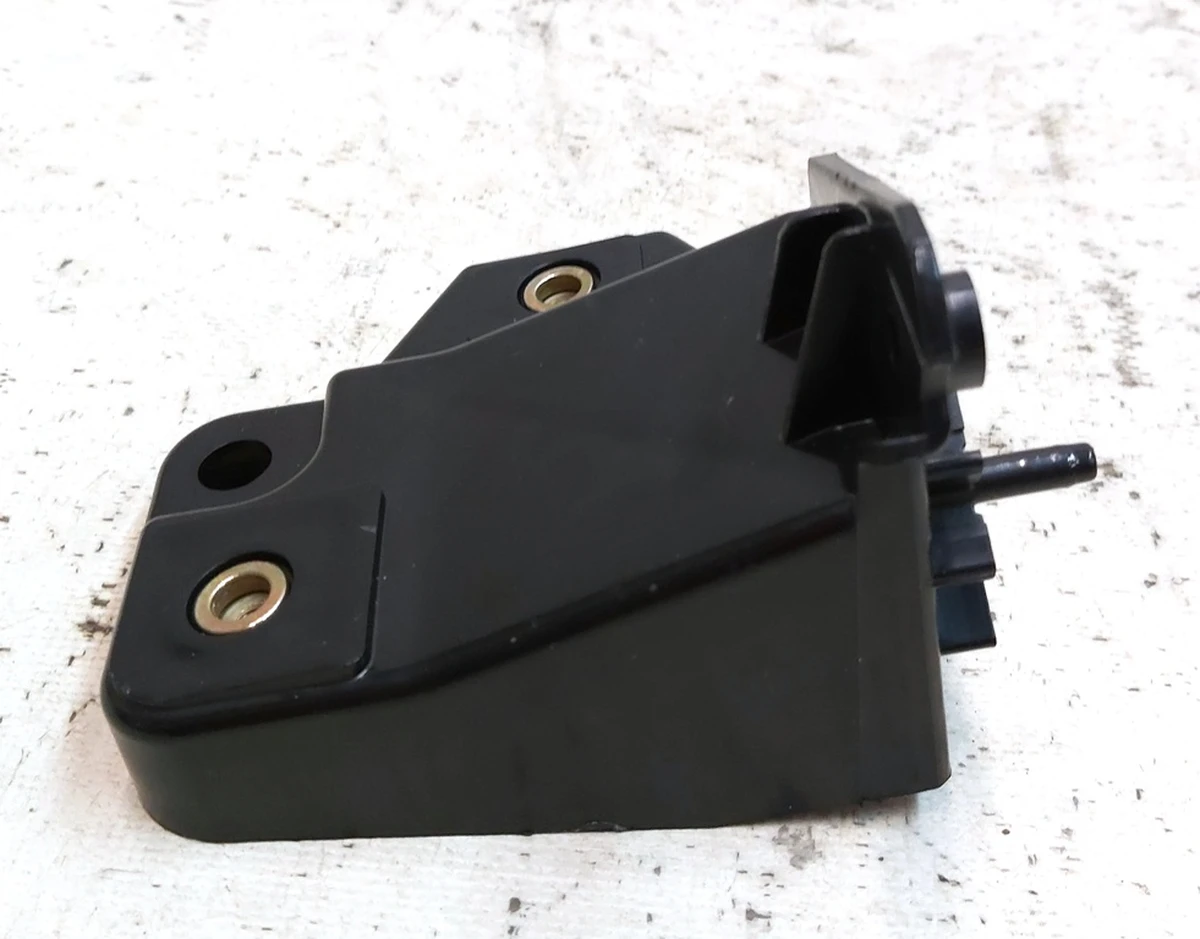 8 Кріплення переднього бампера ліве внутрішнє Tesla model S REST 1061331-00-B