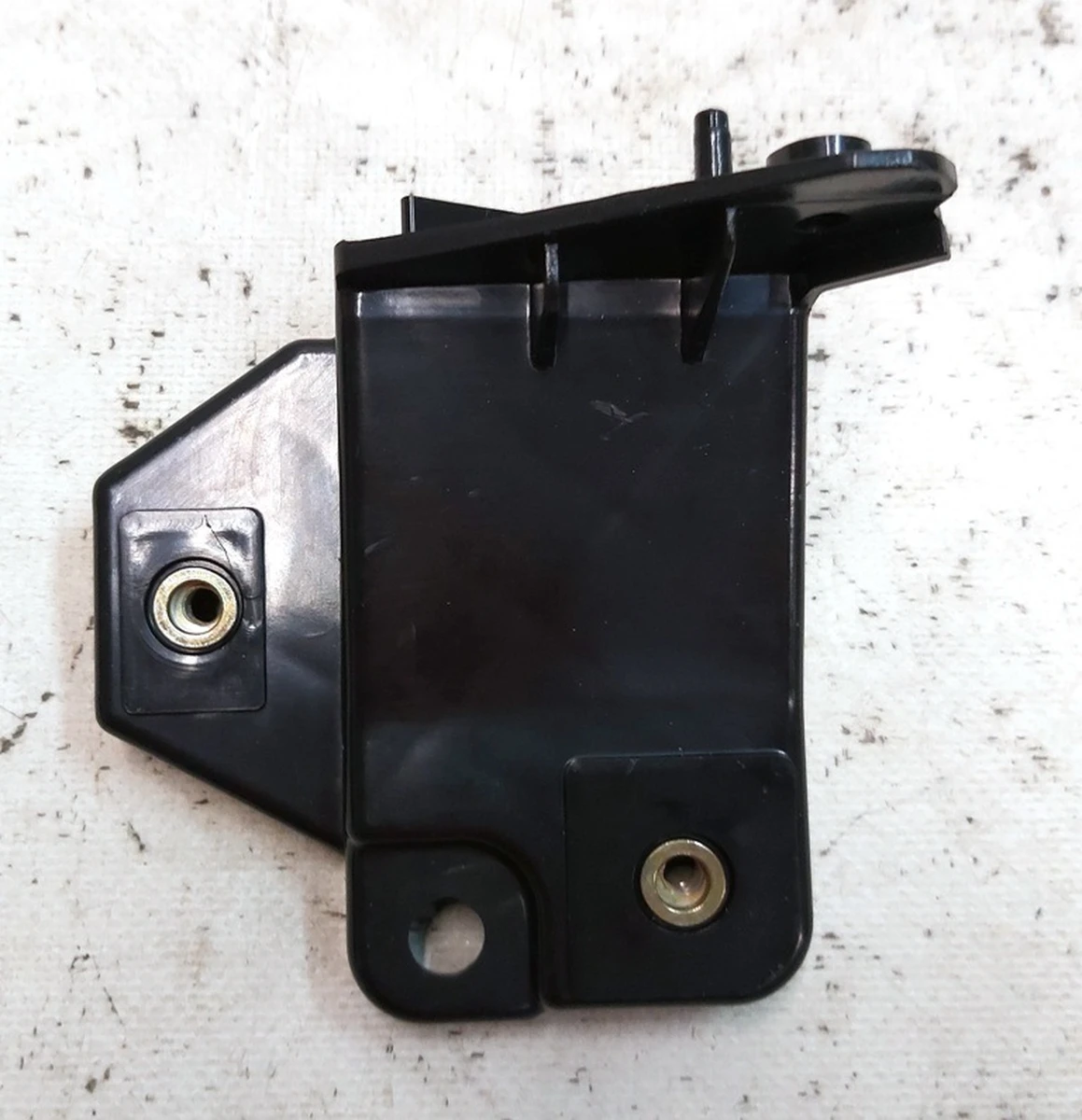 8 Кріплення переднього бампера ліве внутрішнє Tesla model S REST 1061331-00-B