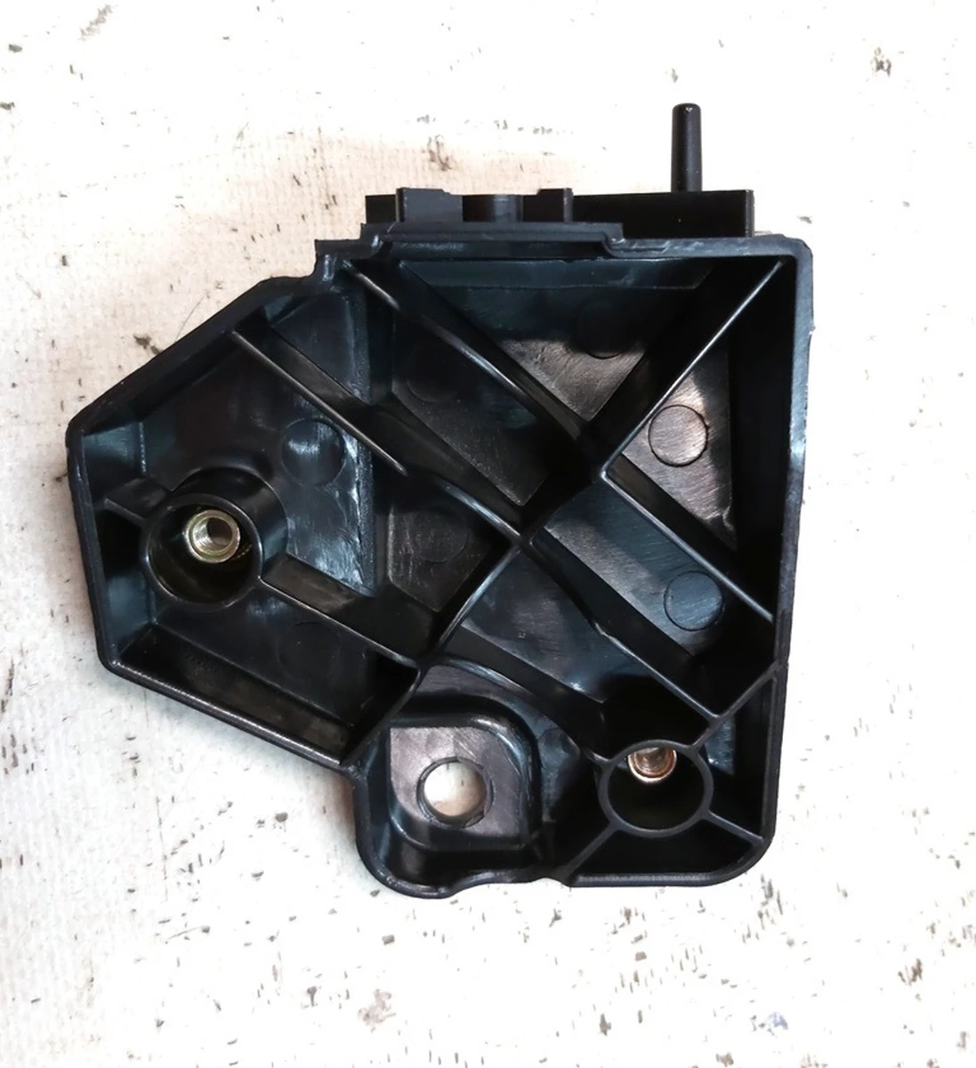 9 Кріплення переднього бампера праве внутрішнє Tesla model S REST 1061332-00-B