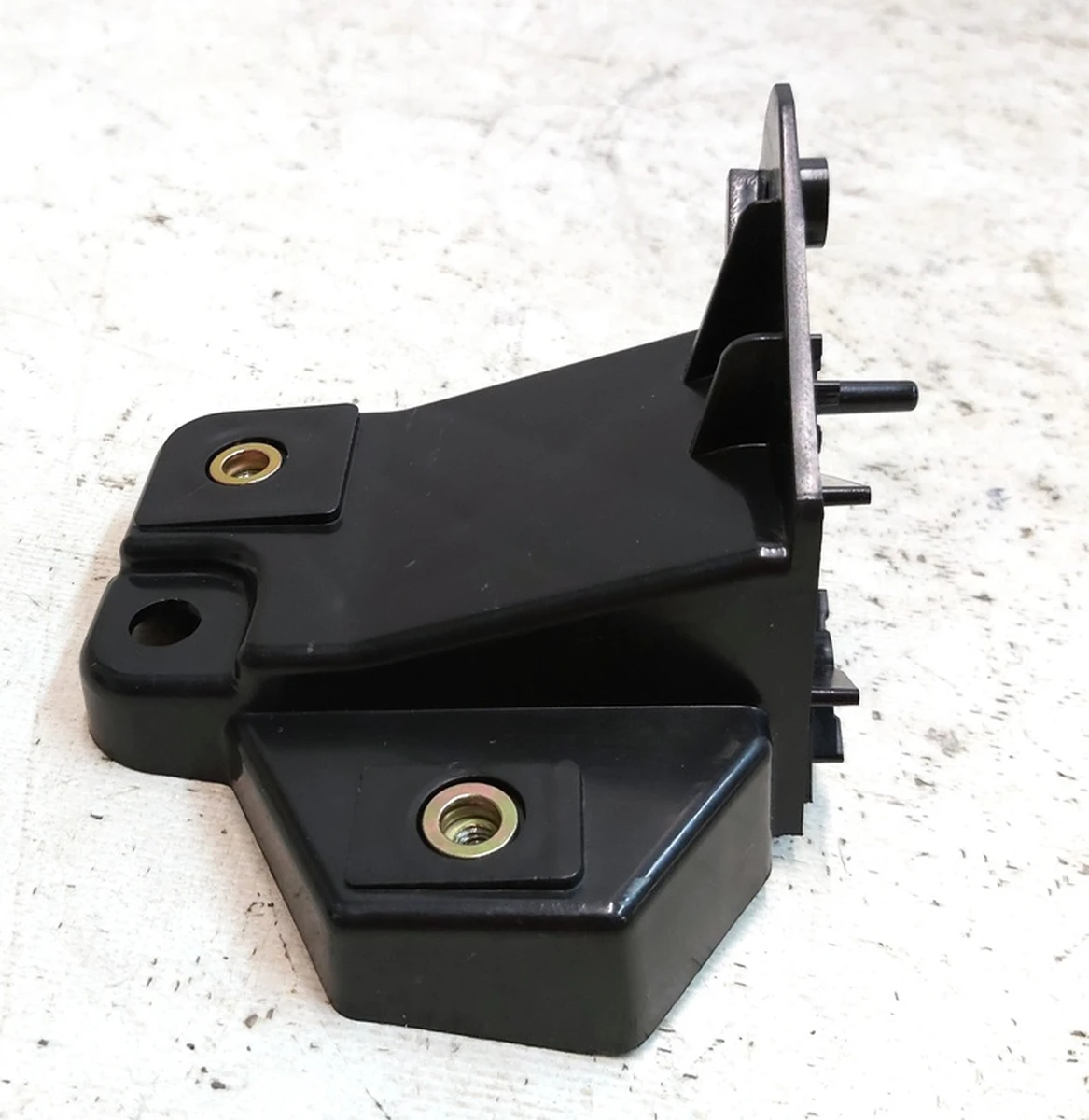 9 Кріплення переднього бампера праве внутрішнє Tesla model S REST 1061332-00-B