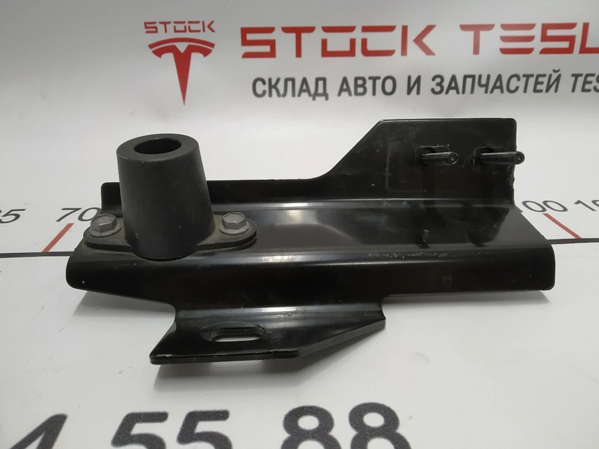 5 MX ANKLE CATCHER ASY RH Tesla model X 1061425-00-C