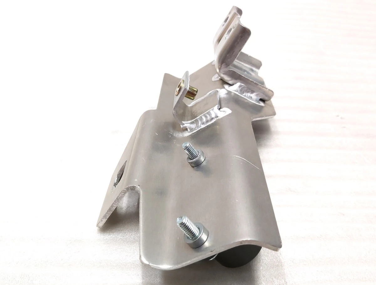 5 Направляющая усилителя бампера переднего правая в сборе Tesla model X 1061425-00-C