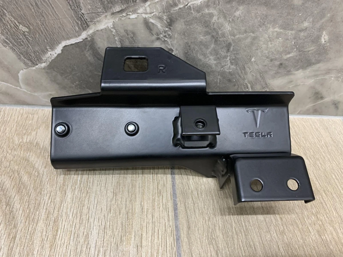 4 Напрямна підсилювача переднього бампера ліва в зборі Tesla model X 1061424-00-C