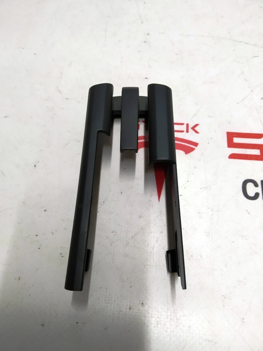 9 Заглушка салазки сиденья передняя левая пассажирская Tesla Model X 1061591-00-D