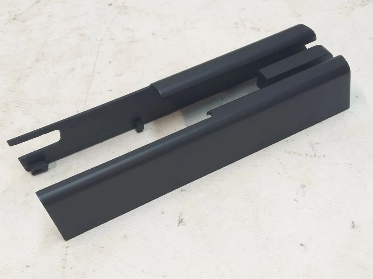 13 Заглушка салазки сидіння задня ліва водійська/пасажирська Tesla Model X 1061613-00-B