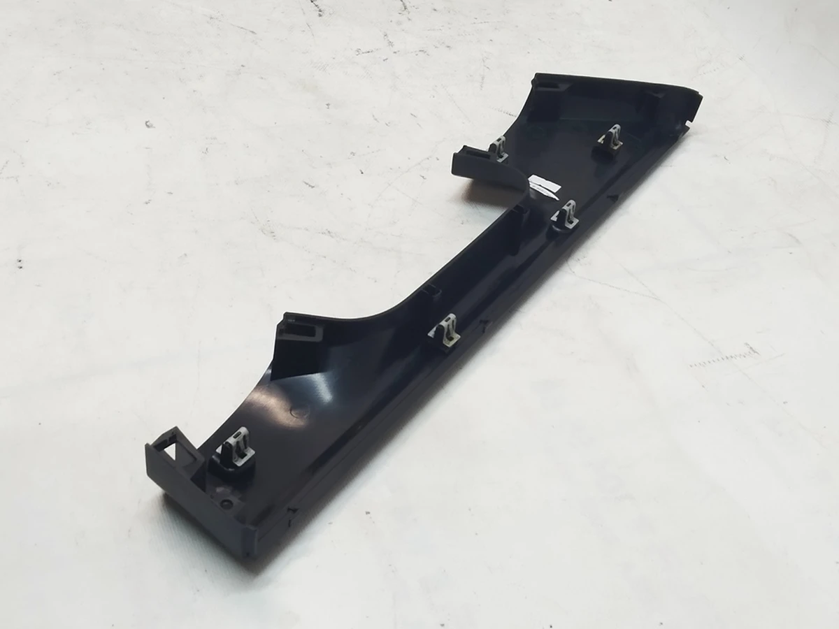 16 MX 1R CVR PODIUM LHS OTR RH Tesla Model X 1061621-00-B