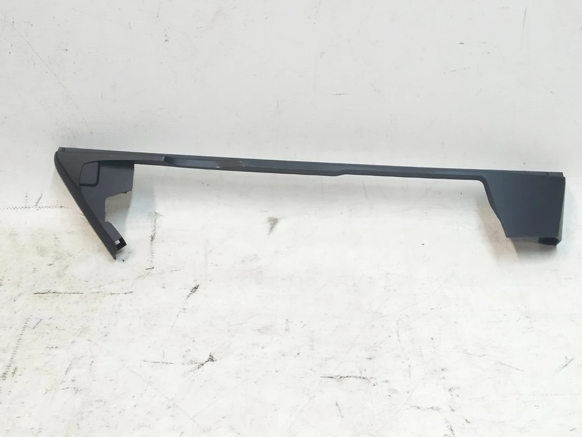 19 Накладка декоративна підстави сидінь 1-го ряду внутрішня права ліва Tesla Model X 1061628-00-B