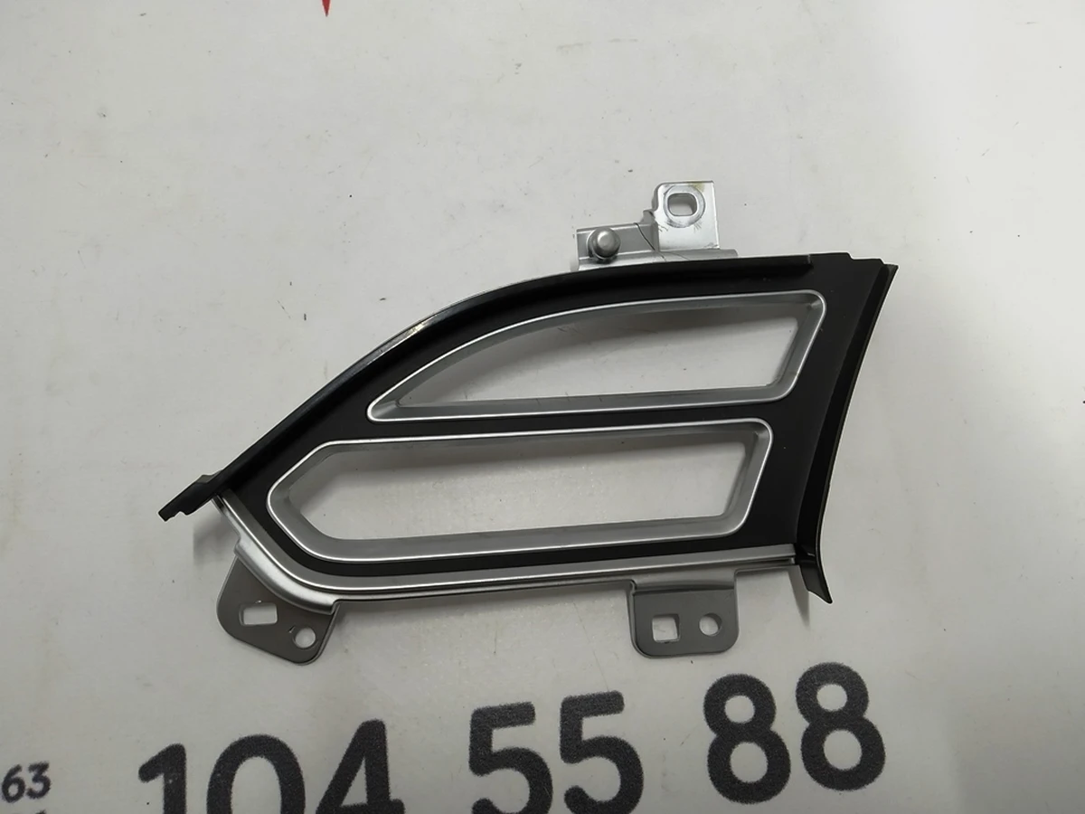 4 Накладка воздуховода центр. панели хром (водительская левая) (с повреж.) Tesla model X S REST 1061731-00-B