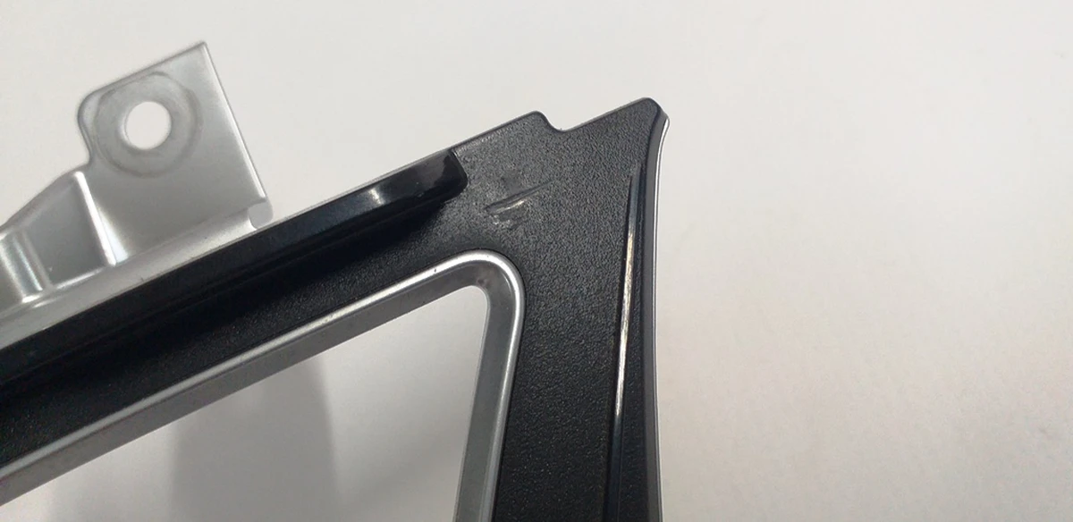 4 Накладка воздуховода центр. панели хром (водительская левая) (с повреж.) Tesla model X S REST 1061731-00-B