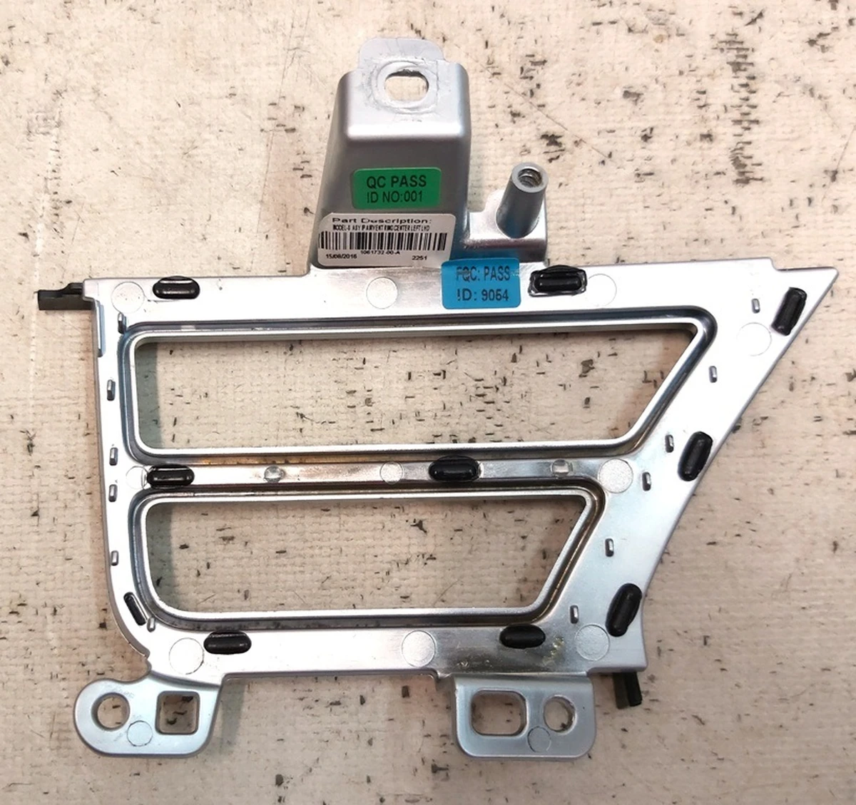6 Накладка воздуховода центральной панели хром водительская правая Tesla model S, model S REST, model X 1061732-00-B