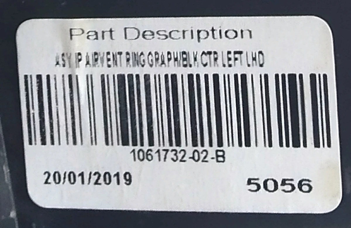 10 Накладка воздуховода центральной панели GRAPH/BLK (водительская правая) Tesla model X, model S REST 1061732-02-B