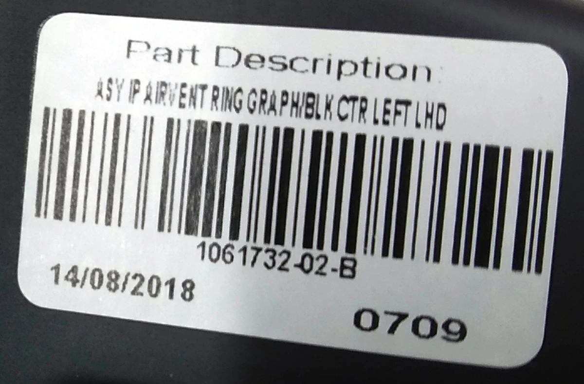 10 Накладка воздуховода центральной панели GRAPH/BLK (водительская правая) (с повреждением) Tesla model X, model S REST 1061732-02-B