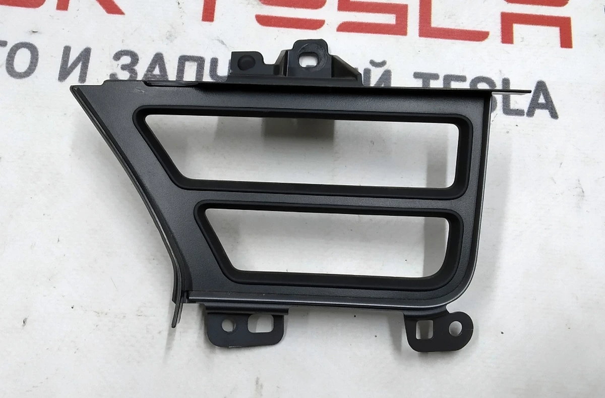 10 Накладка воздуховода центральной панели GRAPH/BLK (водительская правая) (с повреждением) Tesla model X, model S REST 1061732-02-B