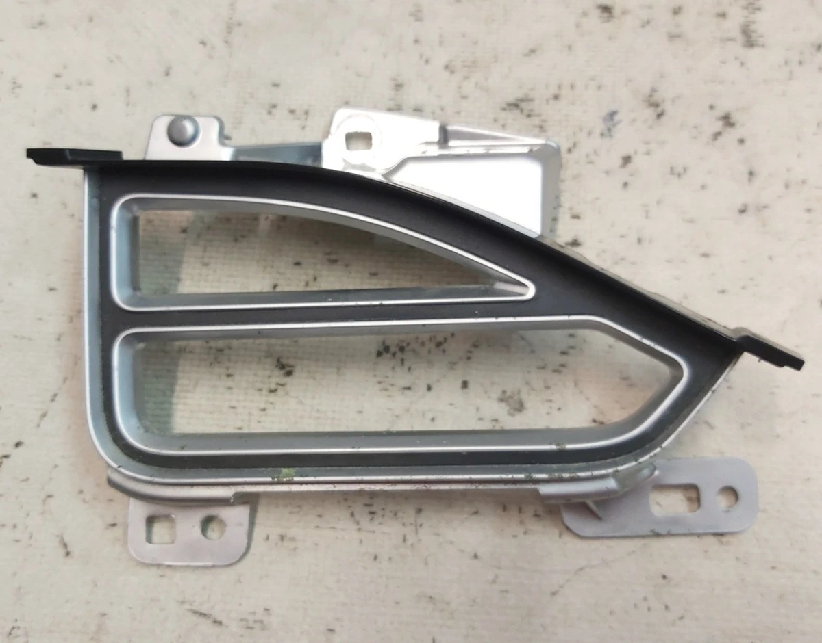 8 ASY IP AIRVENT RING CENTER RIGHT LHD with damage Tesla model S, model S REST, model X 1061733-00-B