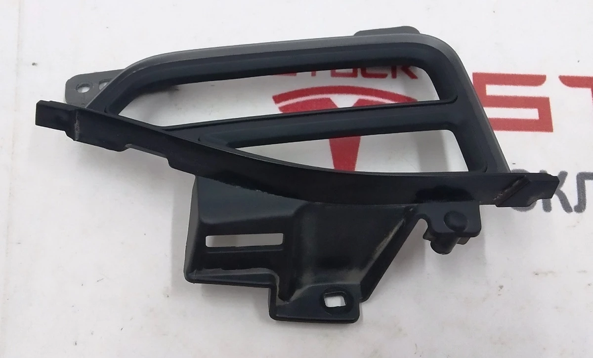 11 Накладка воздуховода центральной панели GRAPH/BLK (пассажирская левая) Tesla model X, model S REST 1061733-02-B