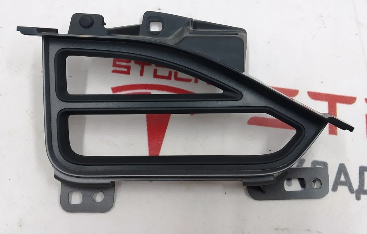 11 Накладка воздуховода центральной панели GRAPH/BLK (пассажирская левая) Tesla model X, model S REST 1061733-02-B