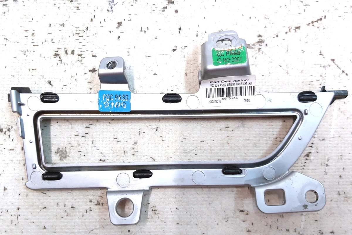 10 Center panel air duct cover chrome passenger right Tesla model S, model S REST, model X 1061734-00-B