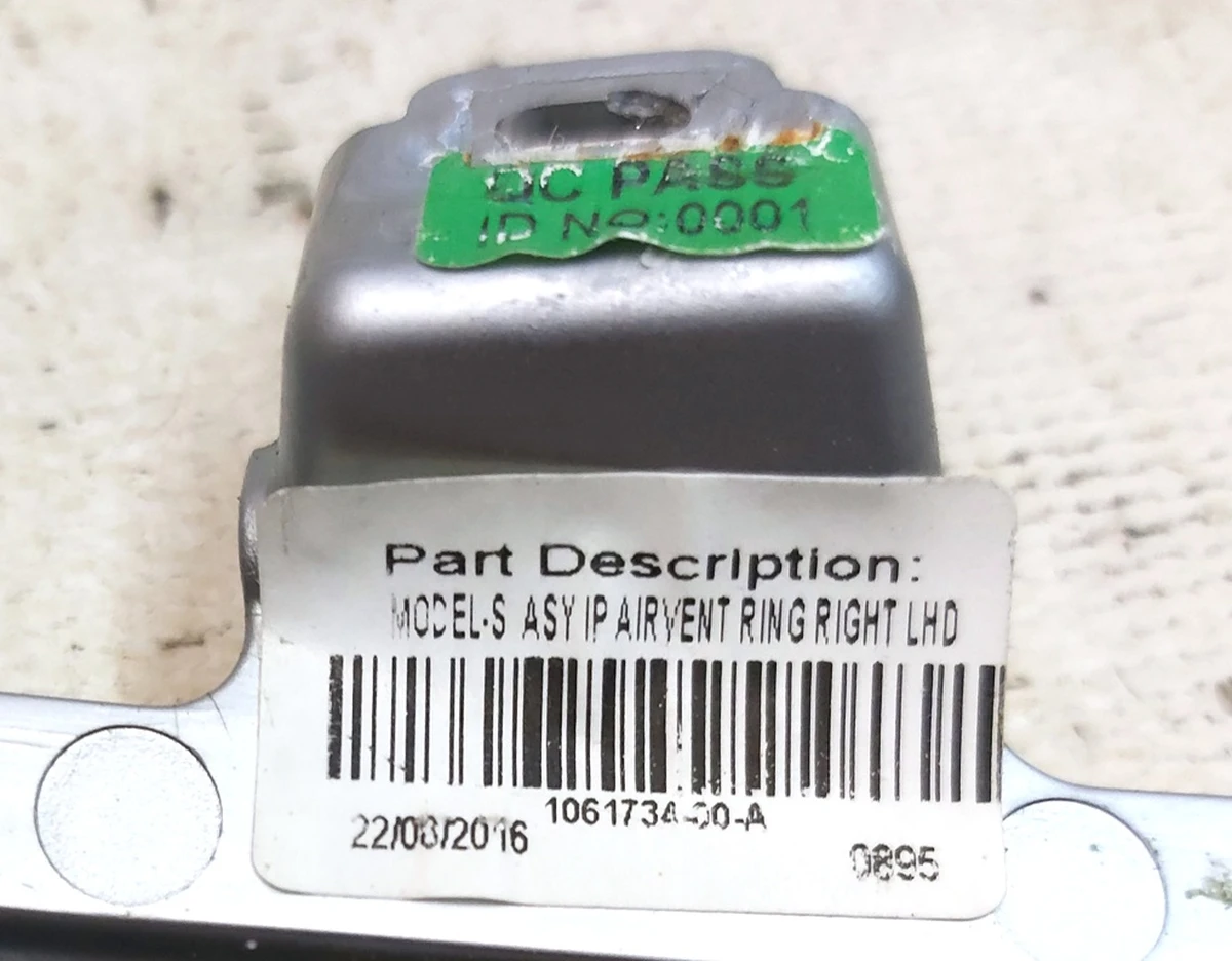 10 Center panel air duct cover chrome passenger right Tesla model S, model S REST, model X 1061734-00-B