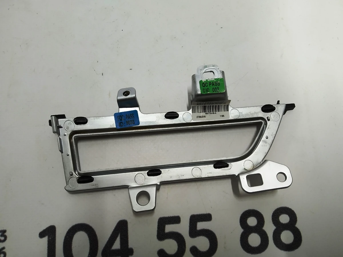 10 Накладка повітроводу центральної панелі хром (пасажирська права) (з пошкодженням) Tesla Model S, Model S REST, Model X 1061734-00-B 