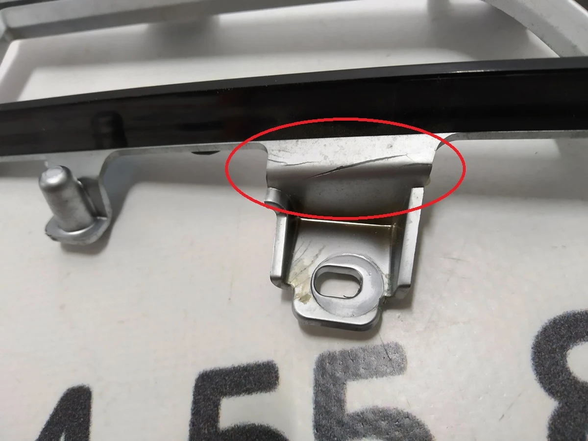 10 Накладка повітроводу центральної панелі хром (пасажирська права) (з пошкодженням) Tesla Model S, Model S REST, Model X 1061734-00-B 