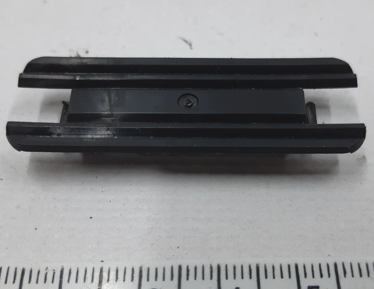 8 Заглушка пластикова кришки багажника (ляди) Tesla model S, model S REST, model X 1061808-00-B