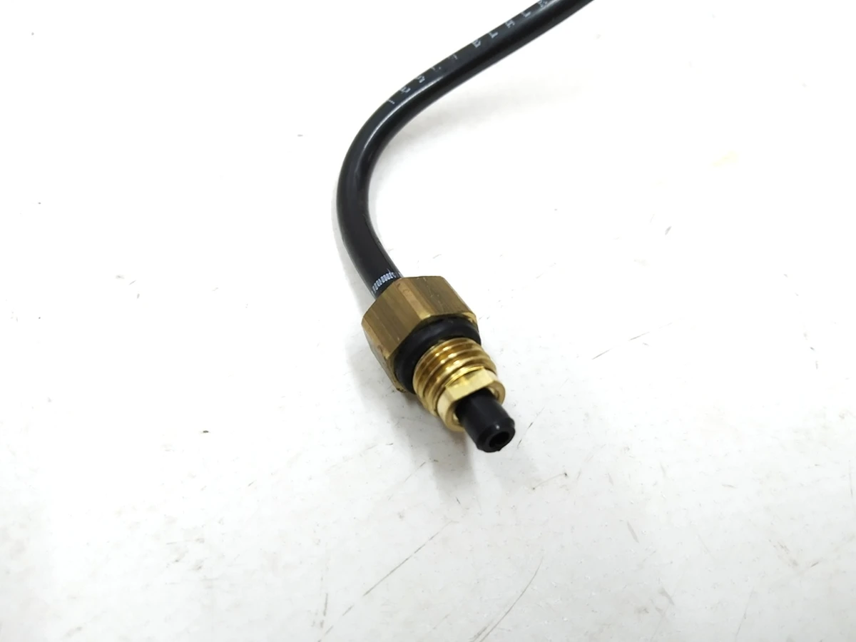 4 Трубка блоку клапанів пневмопідвіски (мала) Tesla model S REST 1061813-00-A