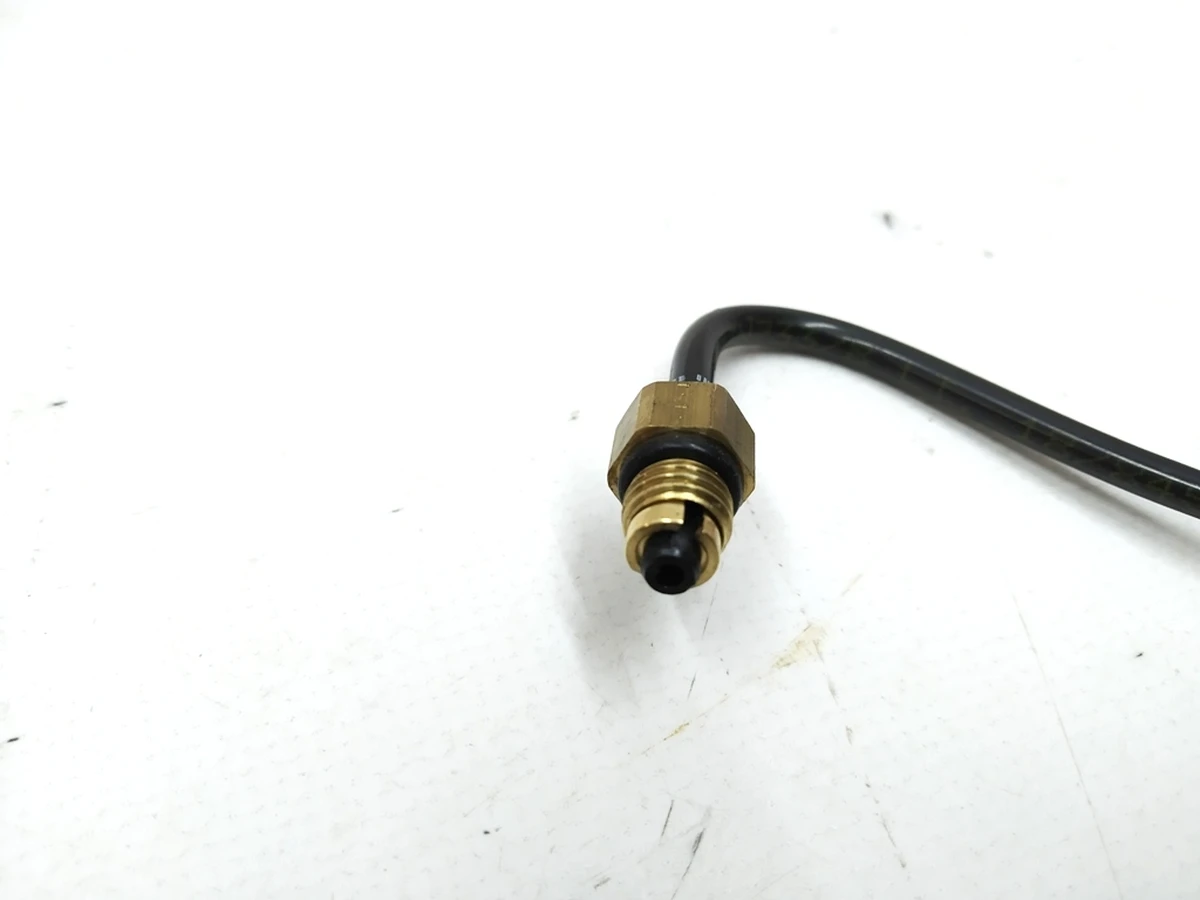 4 Трубка блоку клапанів пневмопідвіски (мала) Tesla model S REST 1061813-00-A