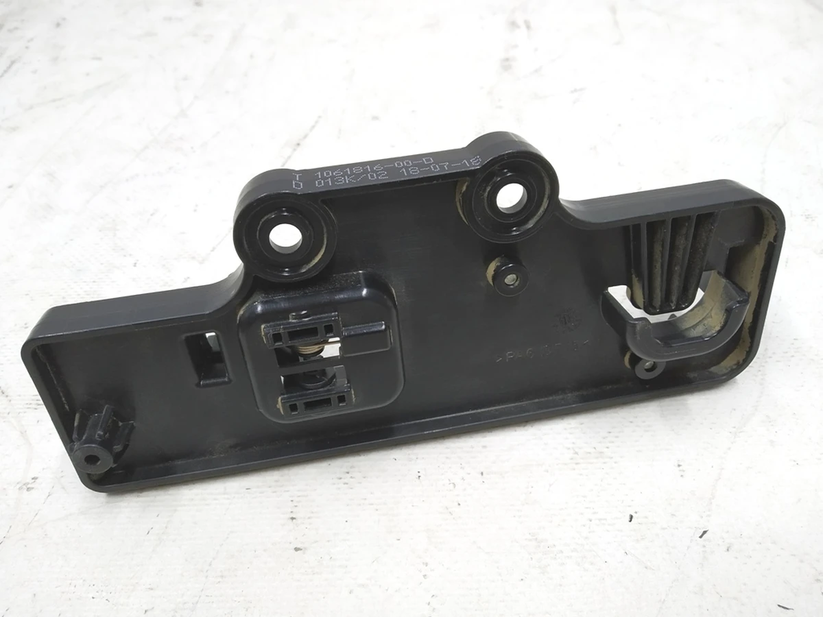 7 Кронштейн замка капота електричний лівий Tesla model S REST 1061816-00-E