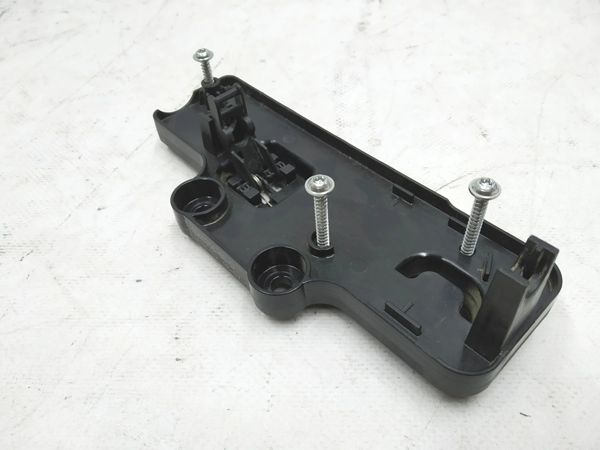 7 Кронштейн замка капота електричний лівий Tesla model S REST 1061816-00-E