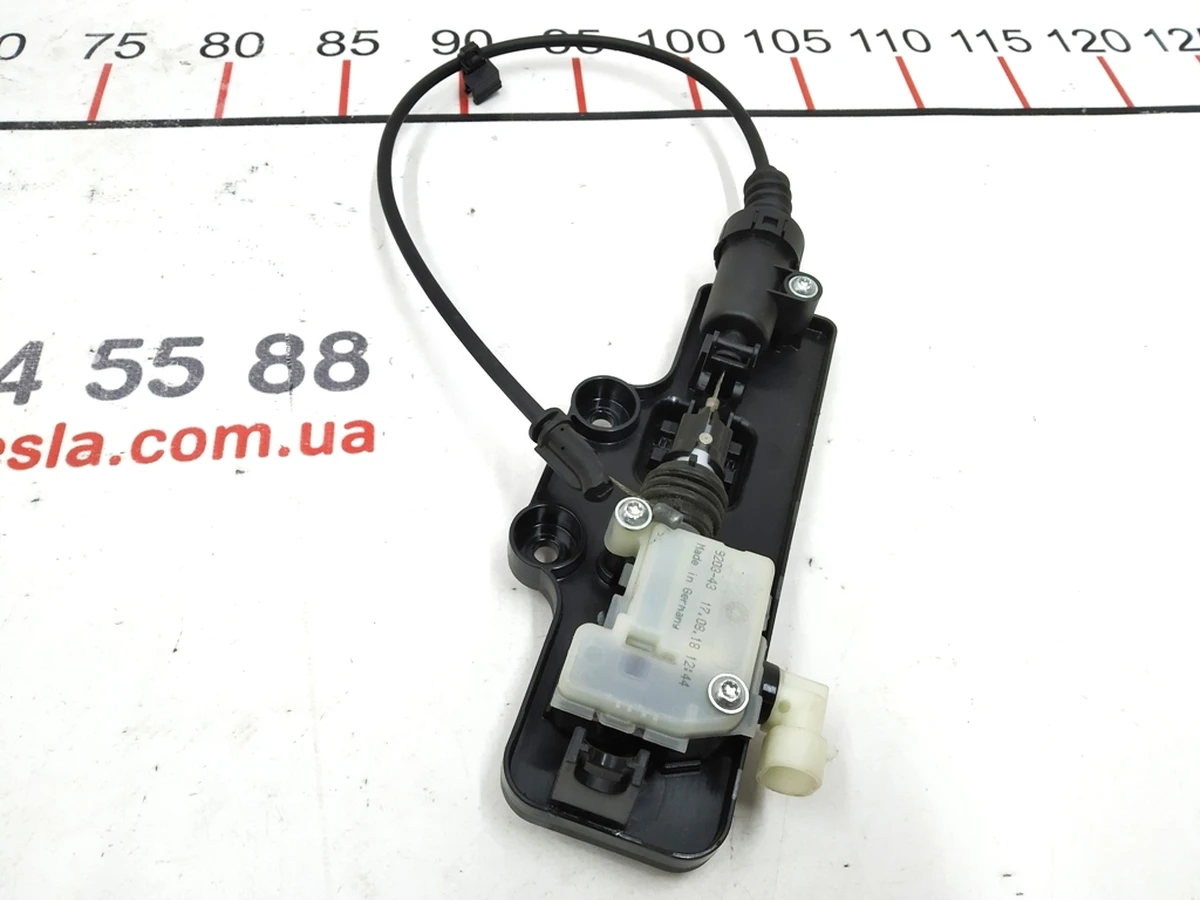 7 Привід замка капота електричний лівий Tesla model S REST 1061816-00-E
