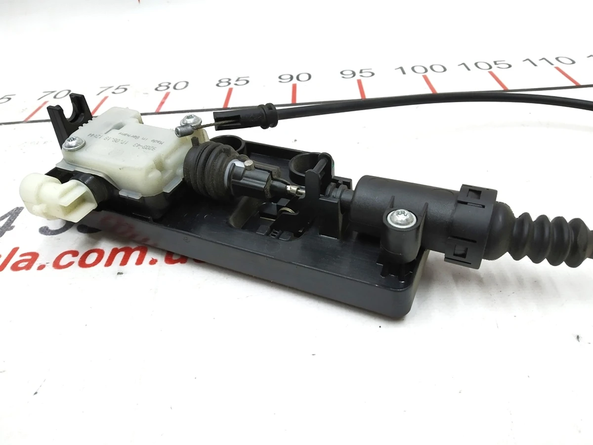 7 Привід замка капота електричний лівий Tesla model S REST 1061816-00-E