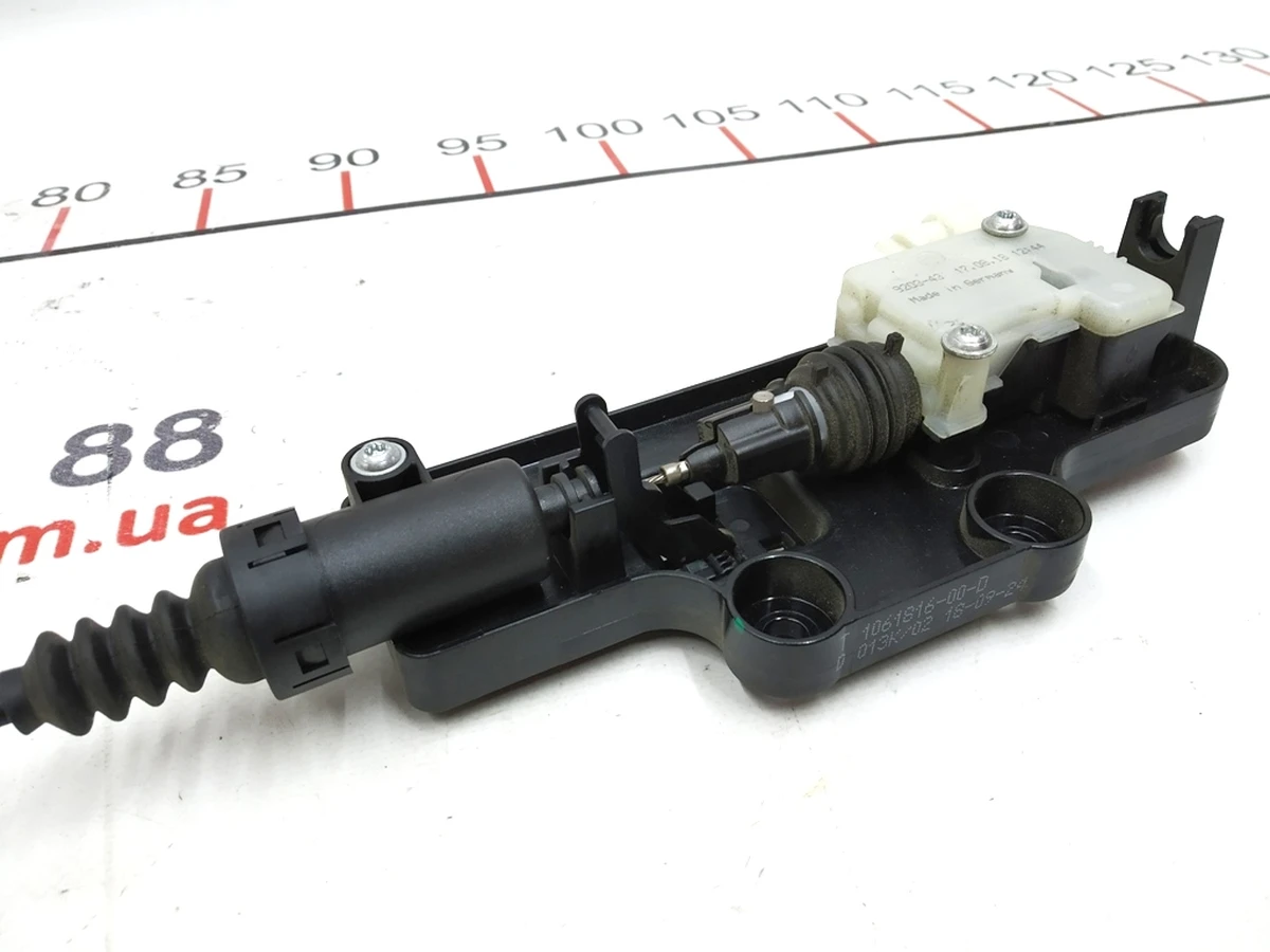 7 Привод замка капота электрический левый Tesla model S REST 1061816-00-E