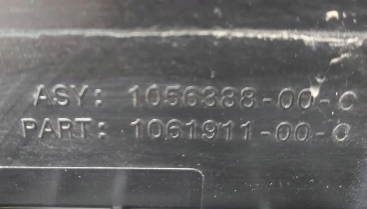 1 Кронштейн крепления переднего номерного знака PBSB Tesla model S, model S REST 1061911-00-C